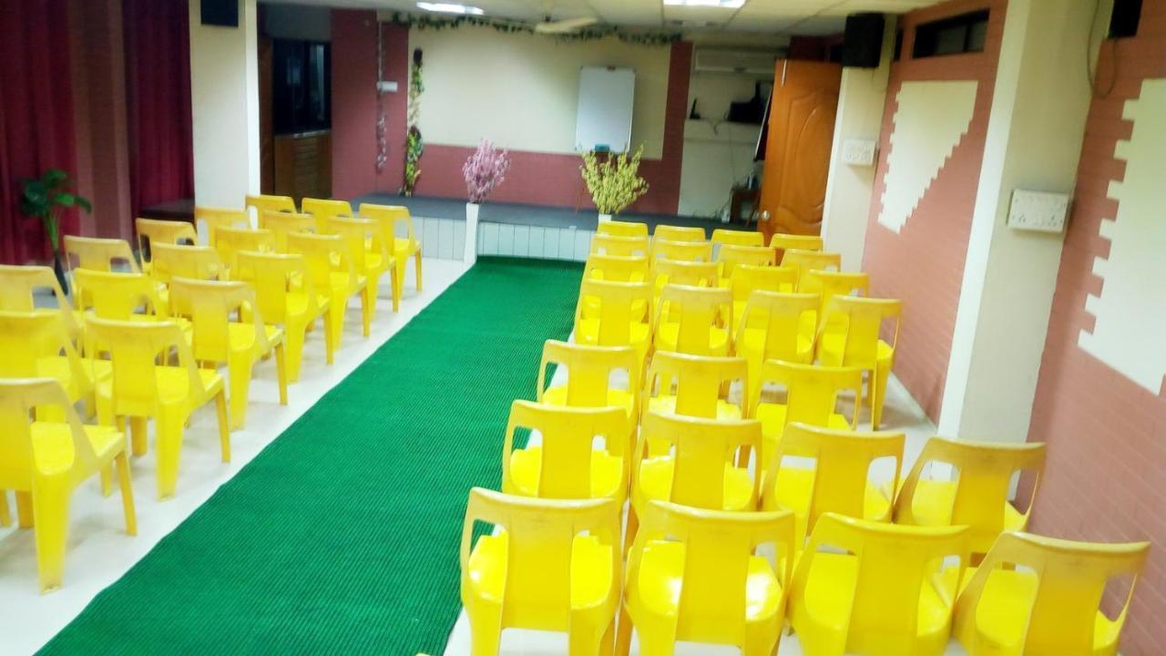 Oyo 67509 Hotel Tukson Narayangaon Dış mekan fotoğraf