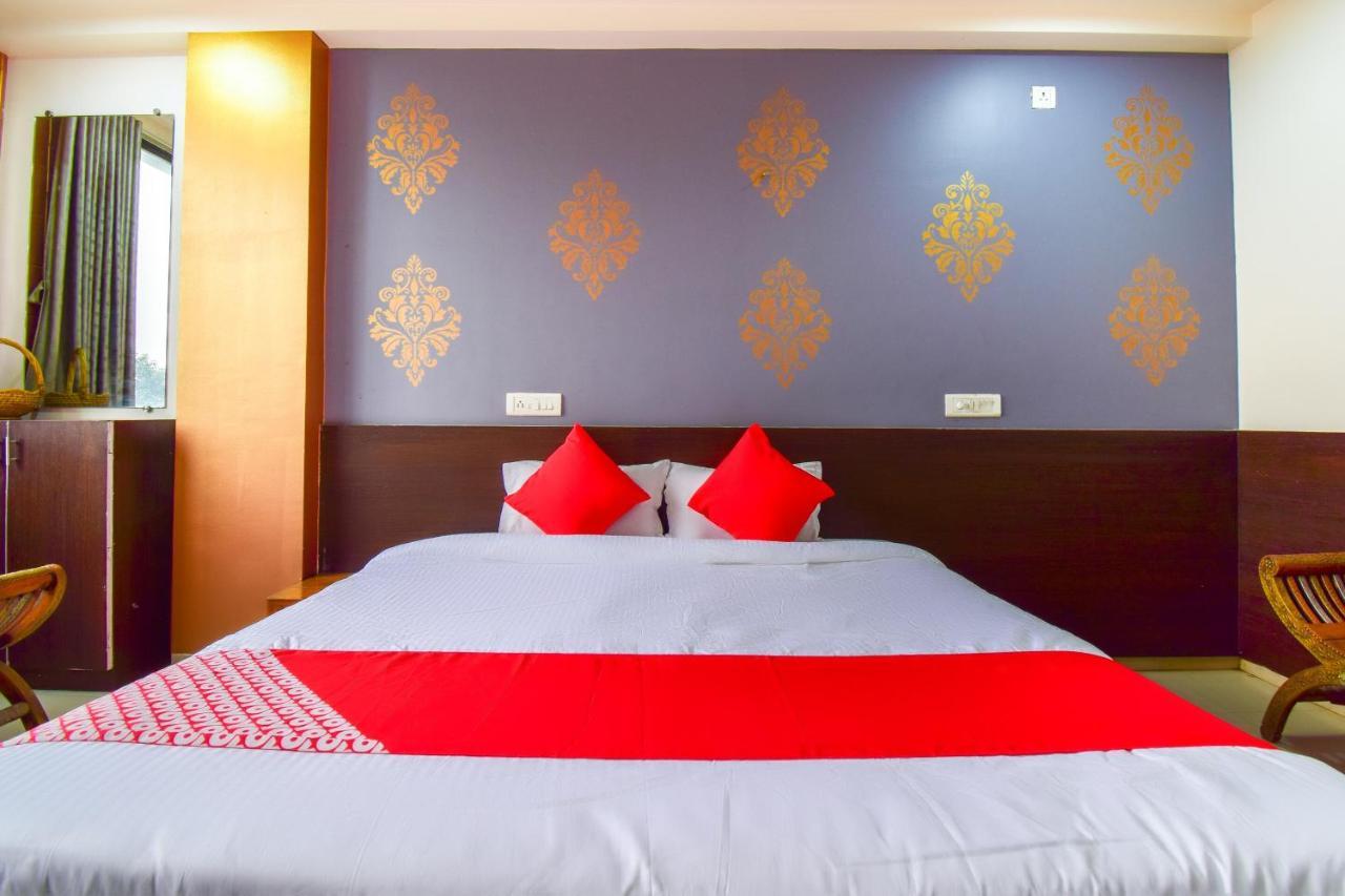 Oyo 67509 Hotel Tukson Narayangaon Dış mekan fotoğraf