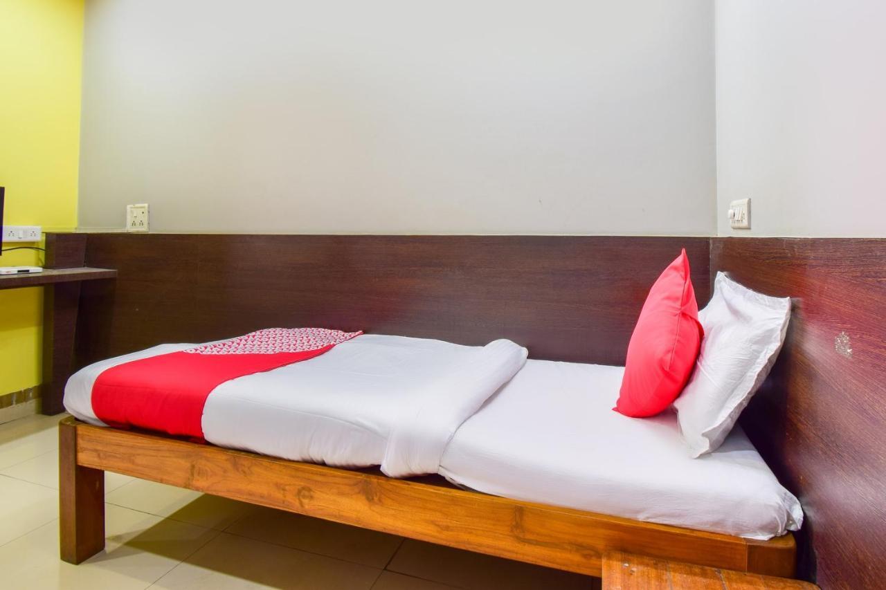 Oyo 67509 Hotel Tukson Narayangaon Dış mekan fotoğraf
